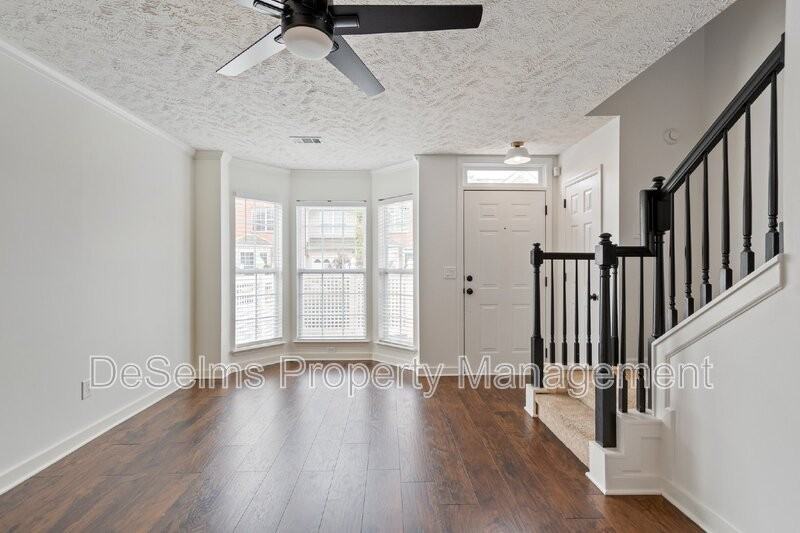 423 Compton Ln - Photo 4 of 32