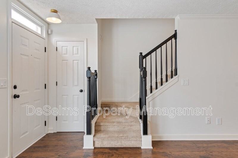 423 Compton Ln - Photo 7 of 32