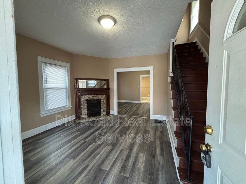 2024 Hill Ave - Photo 5 of 19
