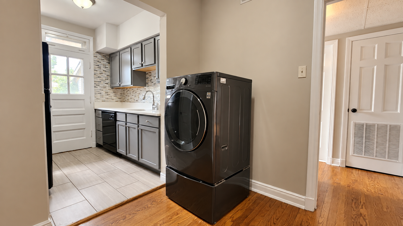 1020 Sanford Ave - Photo 4 of 12