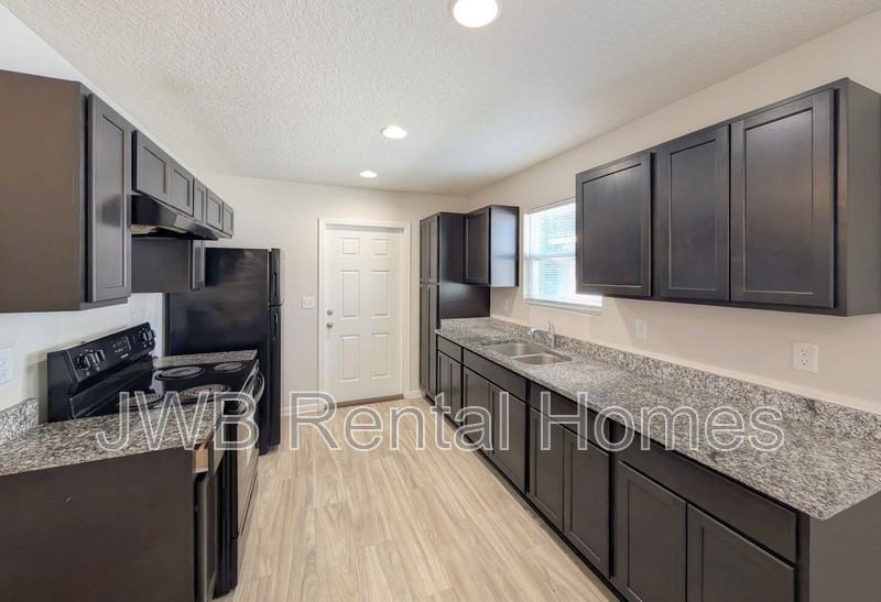 2034 Hartridge St - Photo 2 of 28