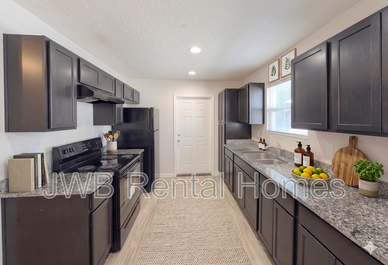 2034 Hartridge St - Photo 3 of 28