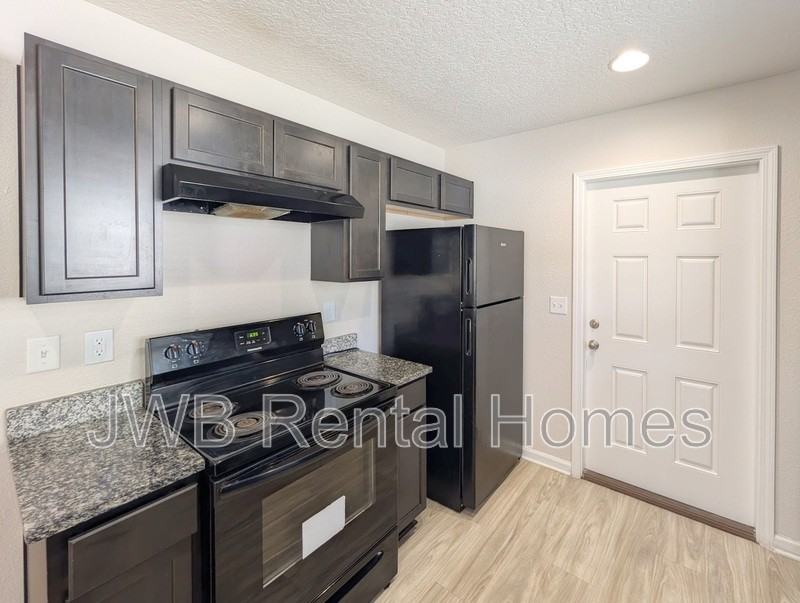 2034 Hartridge St - Photo 5 of 28