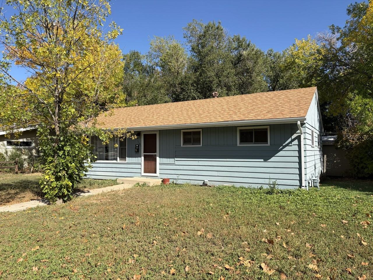 1101 Broadview Pl - Photo 2 of 15