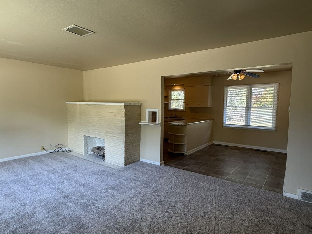 1101 Broadview Pl - Photo 5 of 15