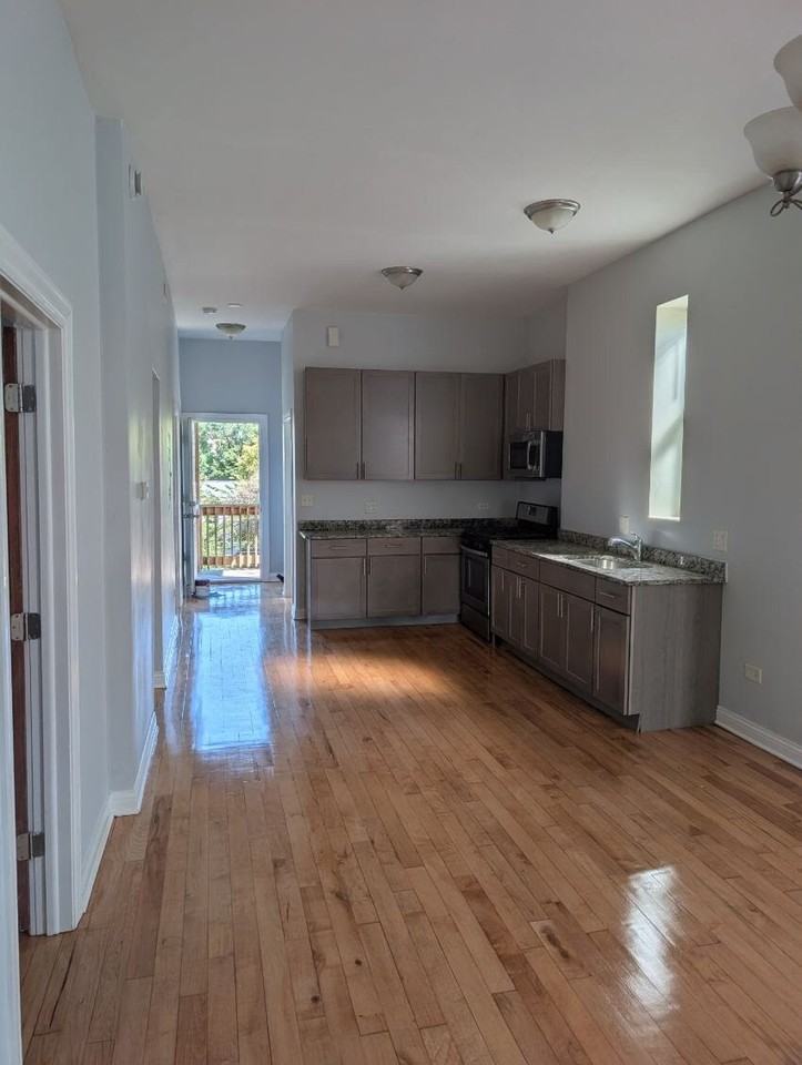 1309 South Fairfield Avenue - Photo 7 of 19