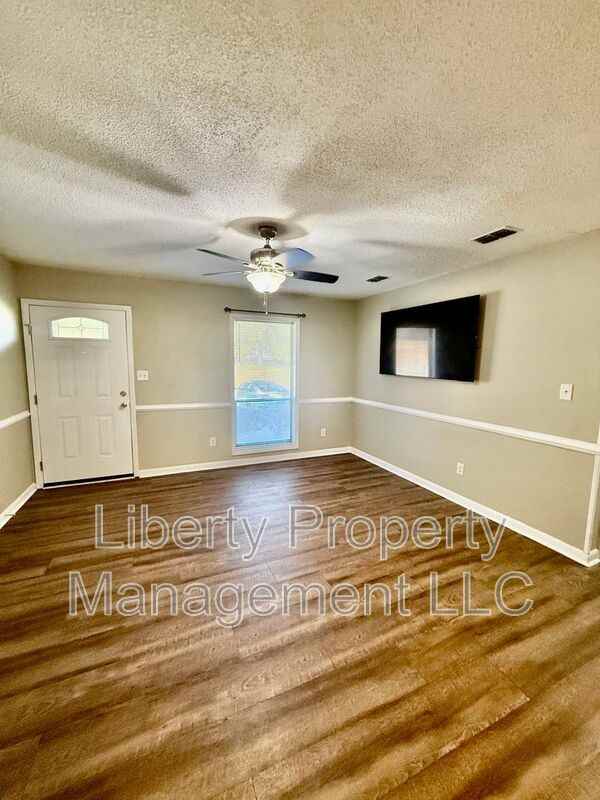 917 Odom Dr - Photo 2 of 11