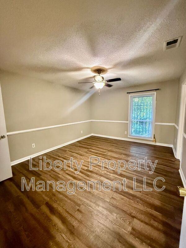 917 Odom Dr - Photo 6 of 11
