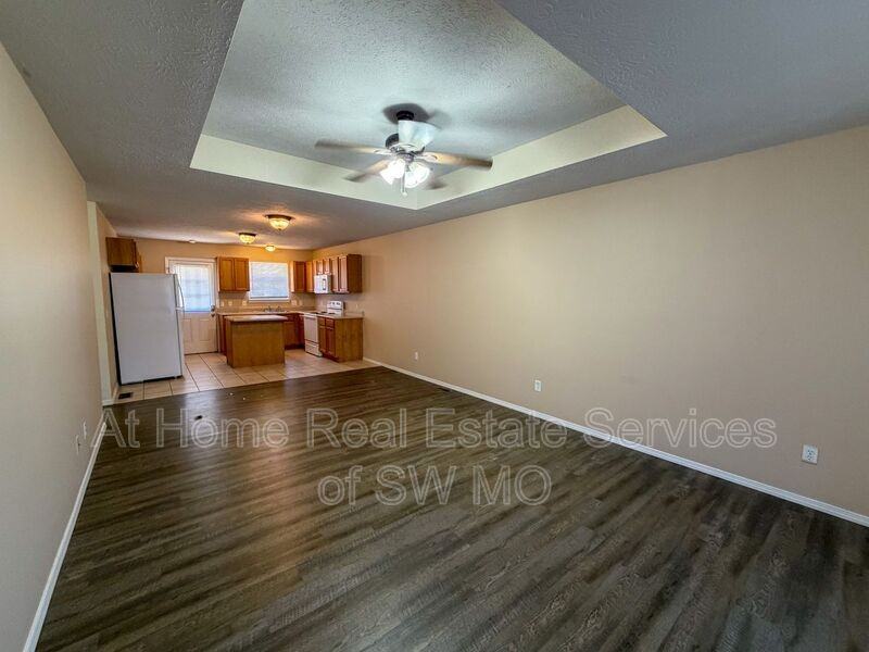 1105 N 25th St - Photo 3 of 13