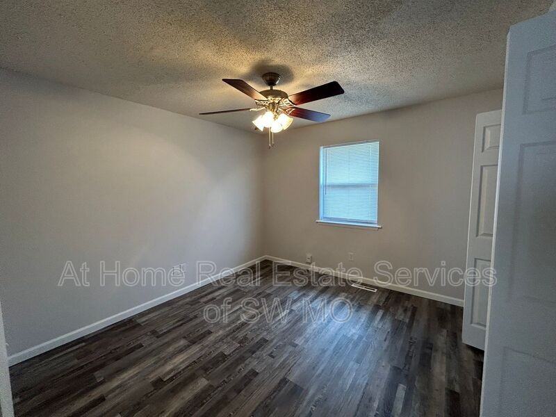 3345 E Linwood St - Photo 4 of 6