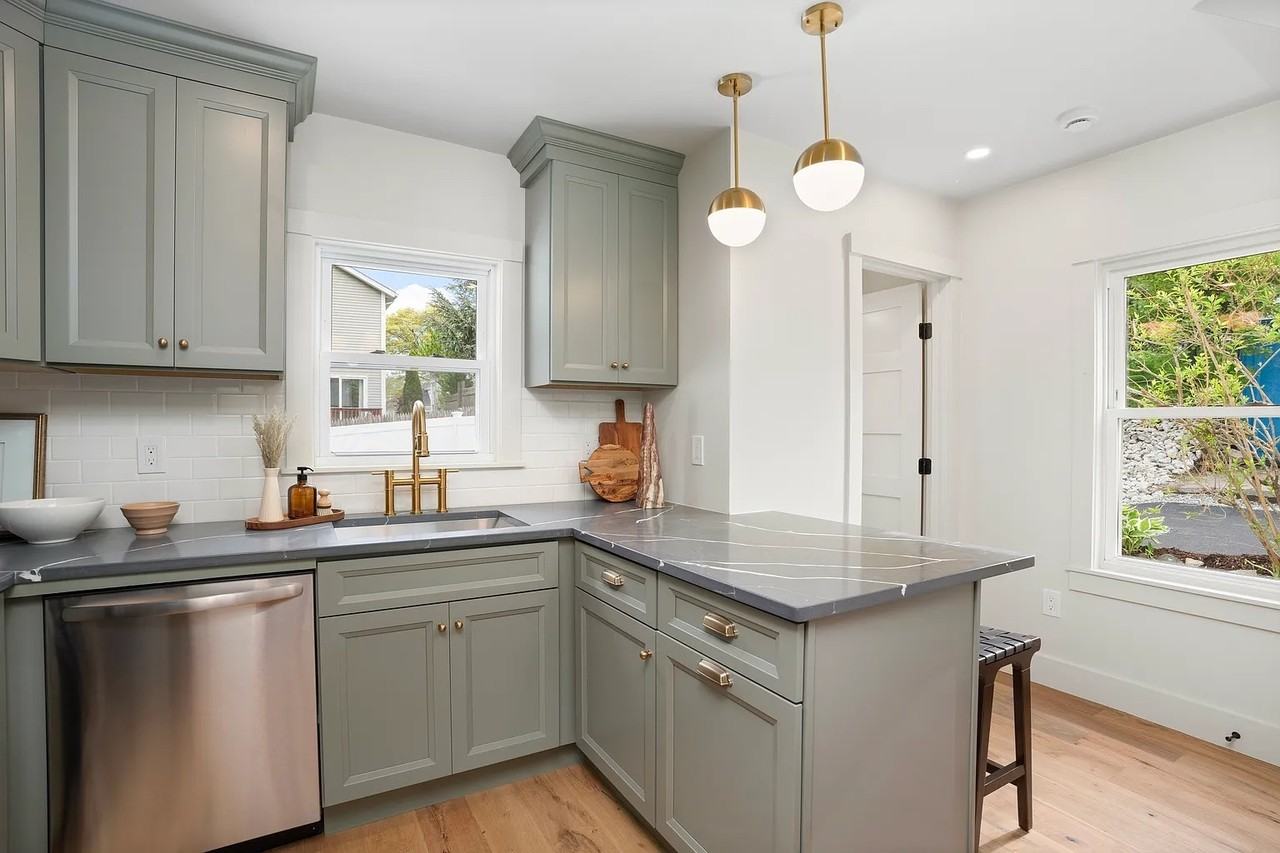 54 Grand View Street - Photo 7 of 12