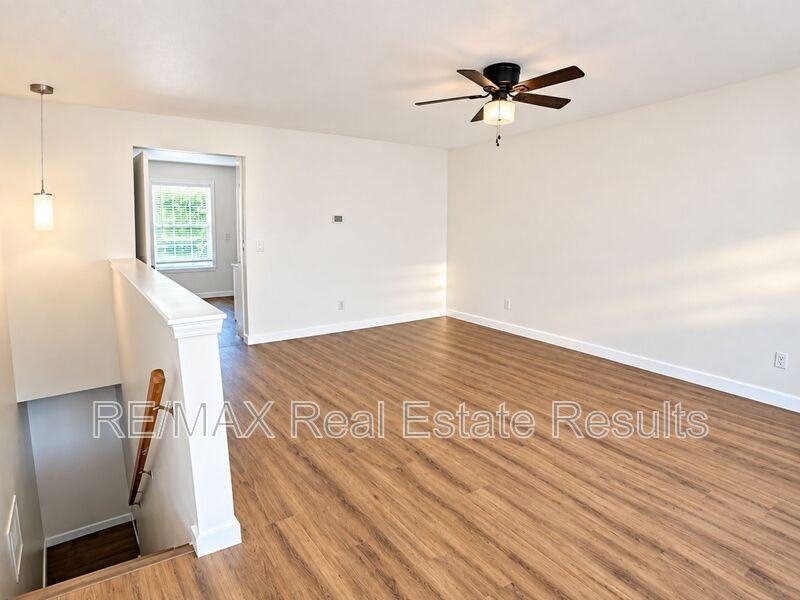 210 White Oak Dr Ne #C - Photo 2 of 11