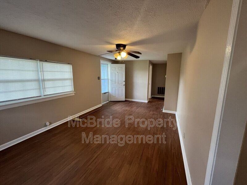1077 Williston Rd - Photo 3 of 13