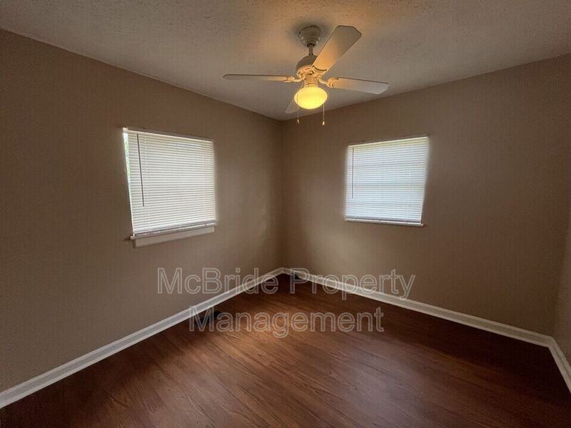 1077 Williston Rd - Photo 6 of 13