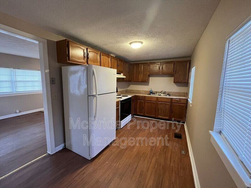 1077 Williston Rd - Photo 7 of 13