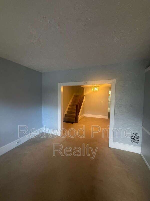 1113 N 3rd St - Photo 2 of 10