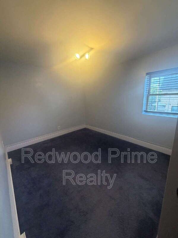 1113 N 3rd St - Photo 4 of 10