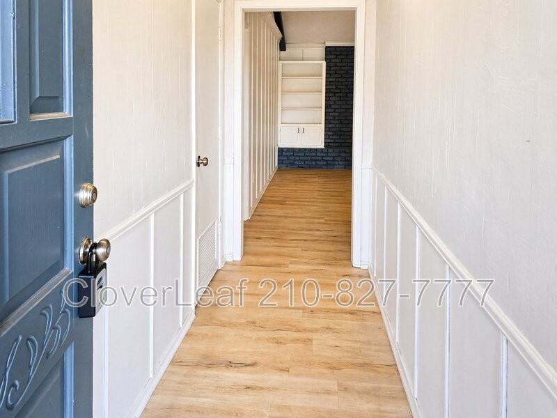 2805 78th St - Photo 4 of 32