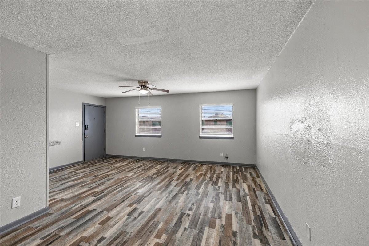 320 Market Street - Photo 4 of 35
