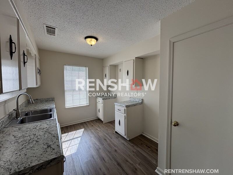 5622 Pathway Cir - Photo 4 of 16