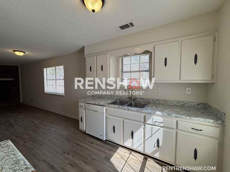 5622 Pathway Cir - Photo 5 of 16