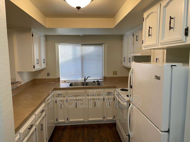 4282 Meadowbrook Ct Ne - Photo 3 of 8