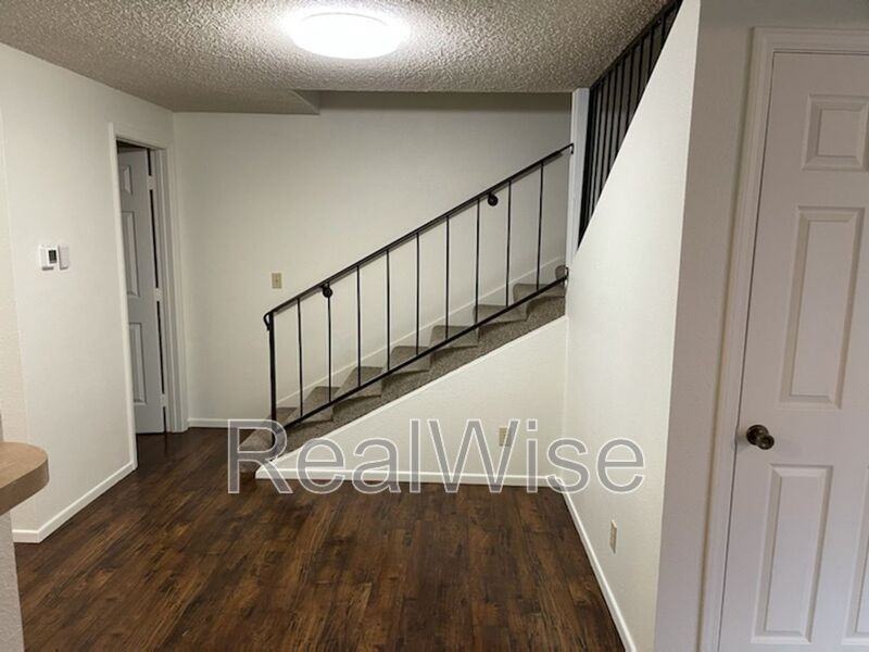 4282 Meadowbrook Ct Ne - Photo 4 of 8