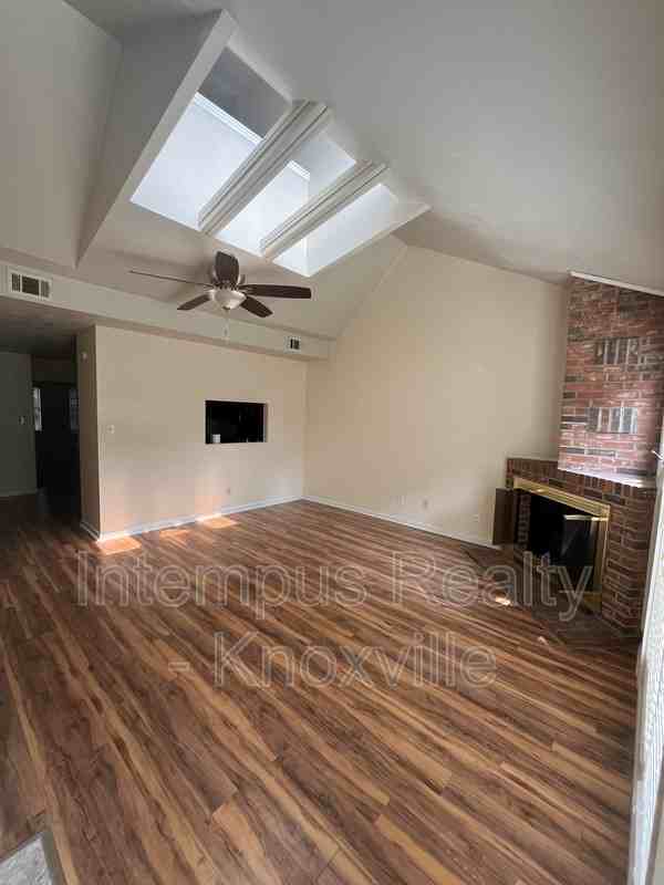 7655 Chatham Cir - Photo 2 of 15