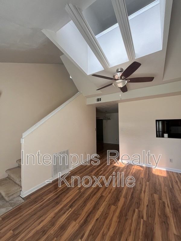 7655 Chatham Cir - Photo 3 of 15