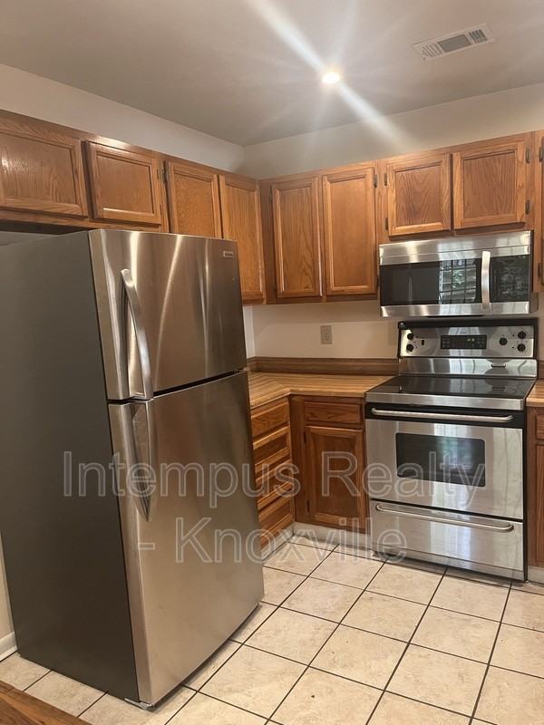 7655 Chatham Cir - Photo 5 of 15