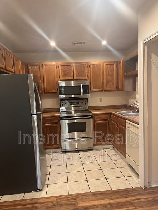 7655 Chatham Cir - Photo 6 of 15