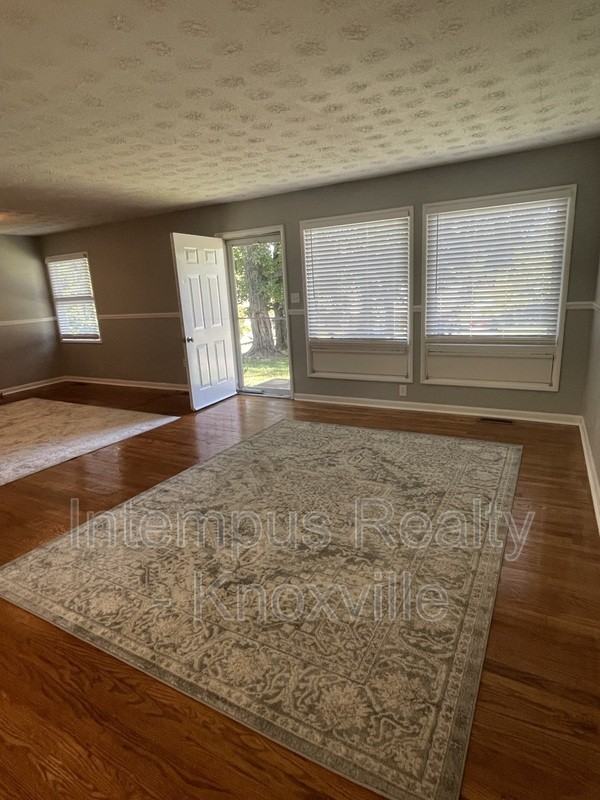 3110 Sanderson Rd - Photo 3 of 18