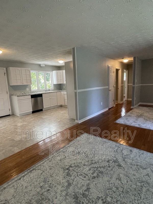 3110 Sanderson Rd - Photo 5 of 18