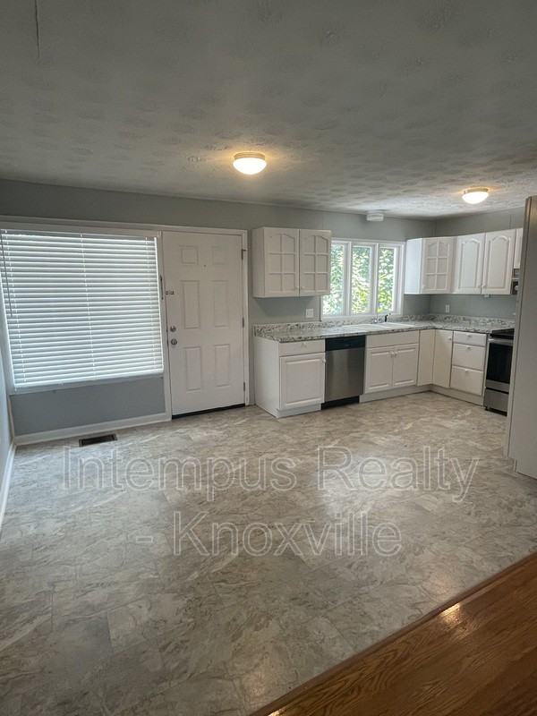 3110 Sanderson Rd - Photo 6 of 18