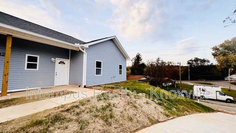 809 N A St #A - Photo 3 of 29