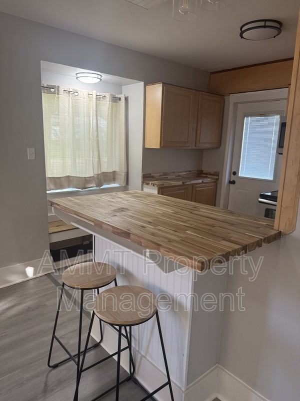 655 35th St Ne - Photo 2 of 10