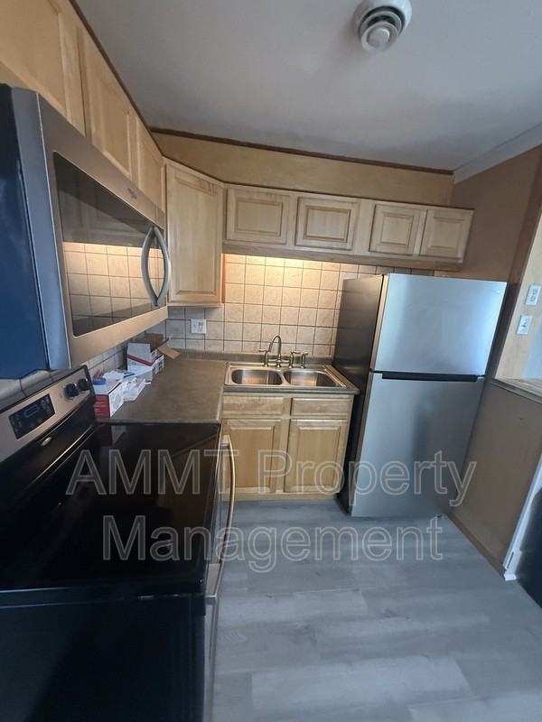 655 35th St Ne - Photo 5 of 10