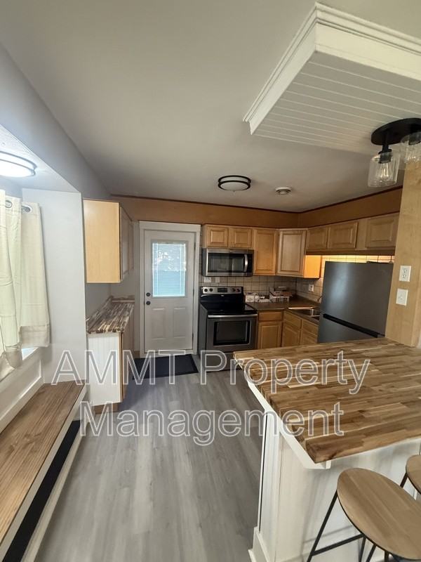 655 35th St Ne - Photo 7 of 10
