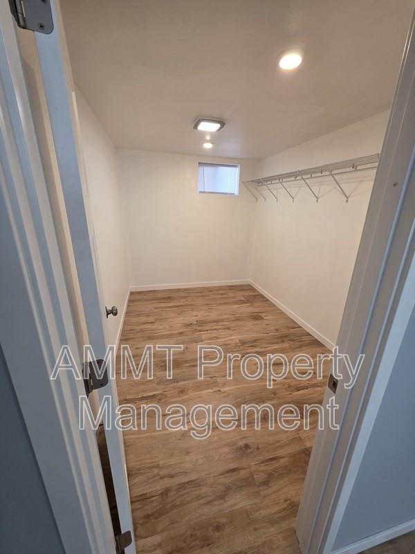 1095 3rd St - Photo 2 of 13
