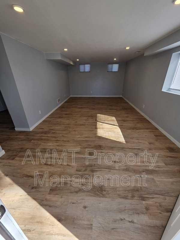 1095 3rd St - Photo 3 of 13