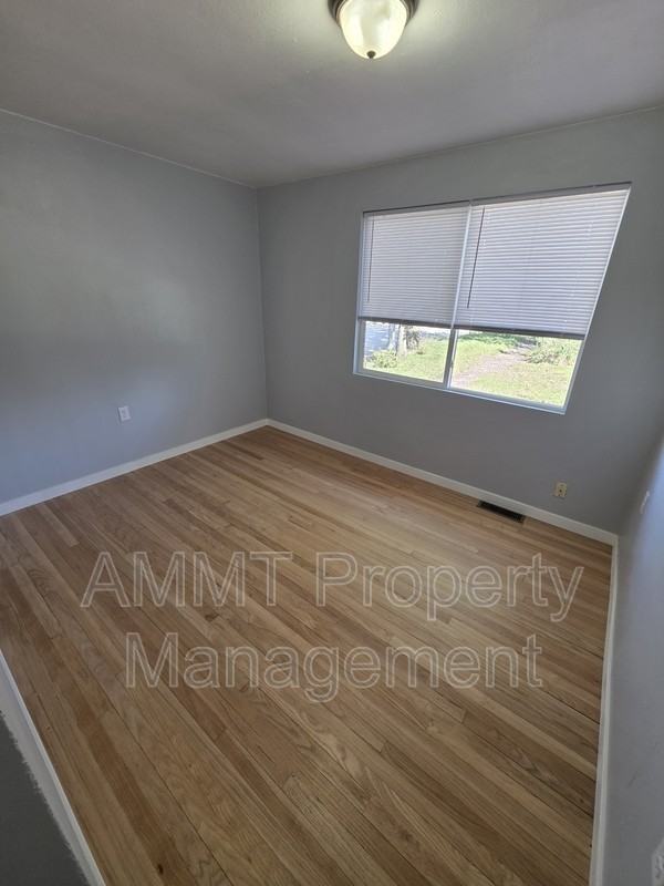 1095 3rd St - Photo 6 of 13