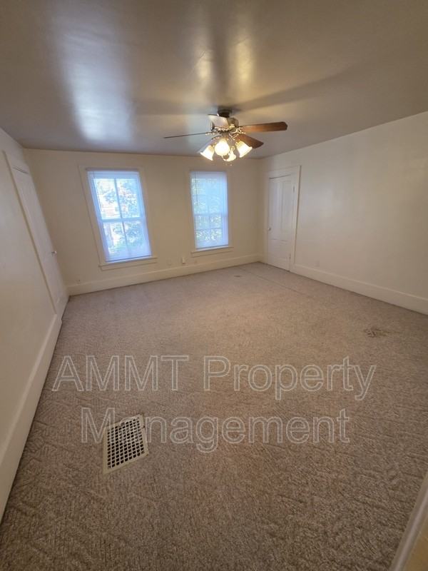 860 10th St - Photo 2 of 9