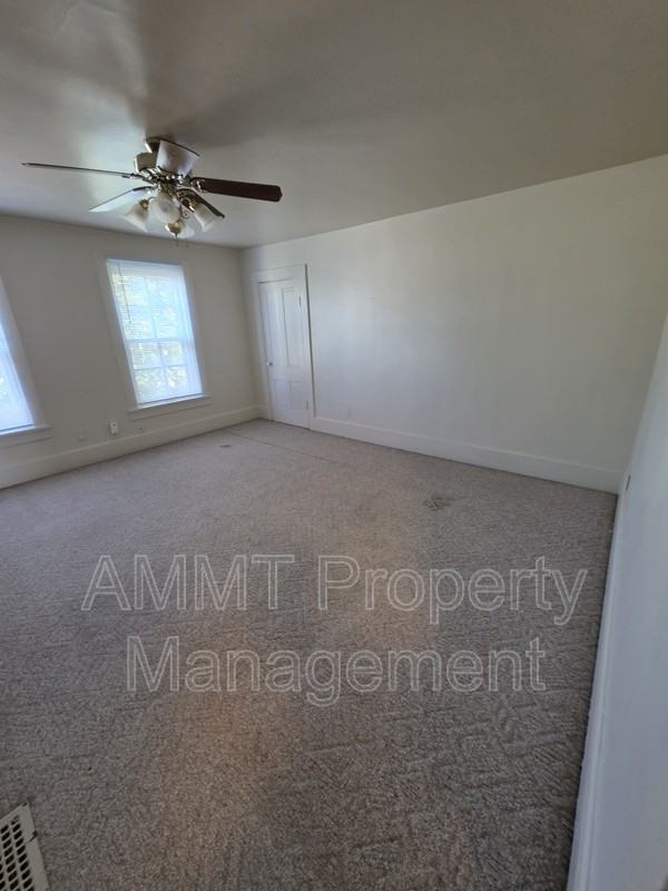860 10th St - Photo 3 of 9