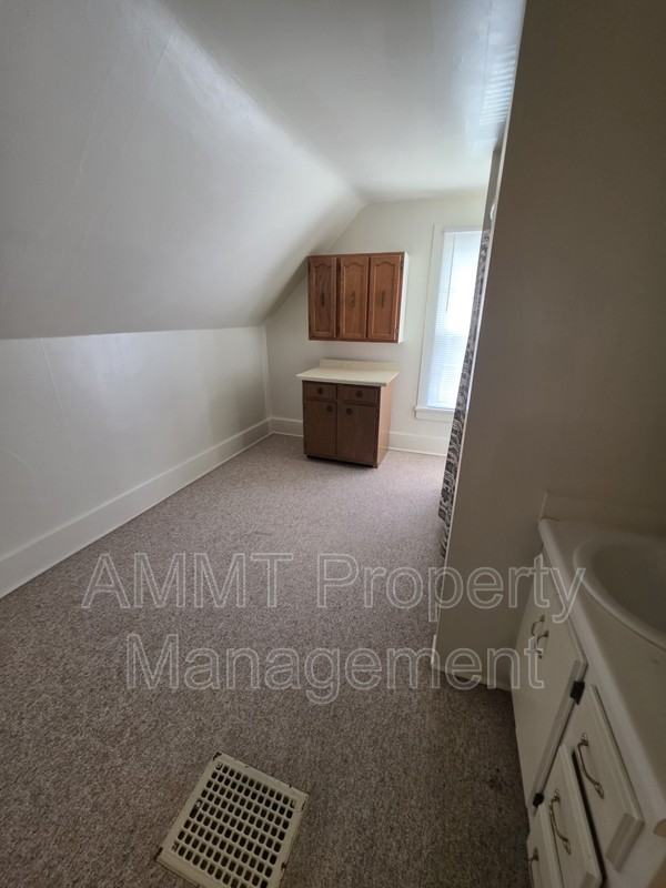 860 10th St - Photo 4 of 9