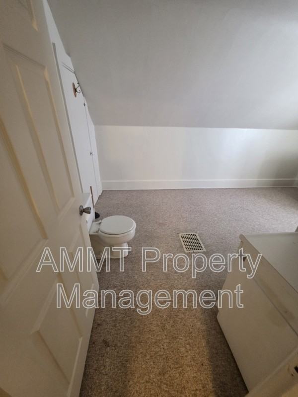 860 10th St - Photo 6 of 9