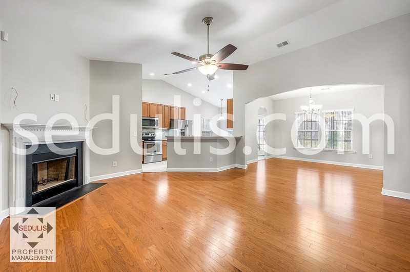 114 Maywood Dr - Photo 2 of 36