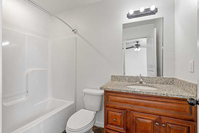 323 Story St - Photo 4 of 11