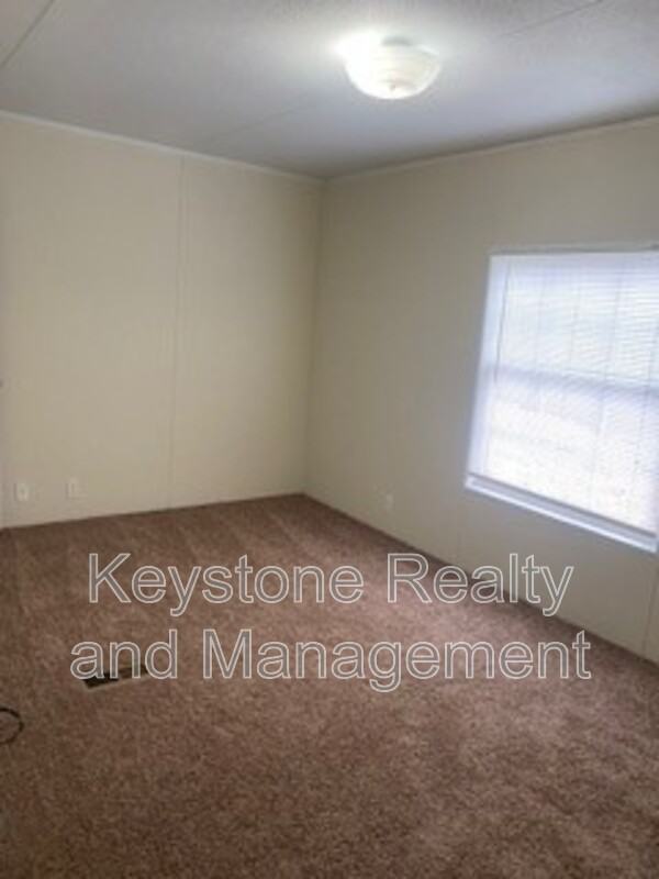 910 Gabby Ln - Photo 4 of 8