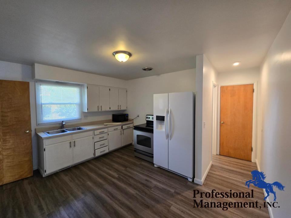 745 Burlington Ave - Photo 3 of 7