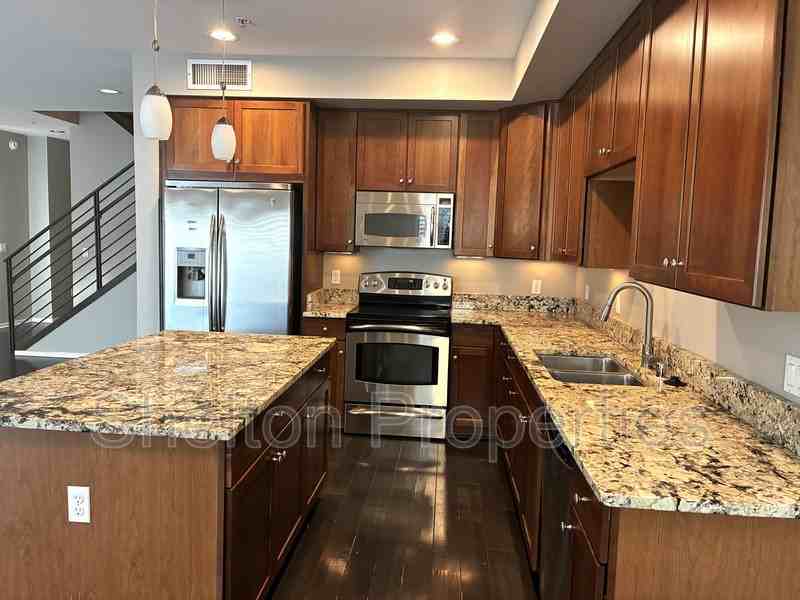 525 W Lakeside Dr - Photo 6 of 20